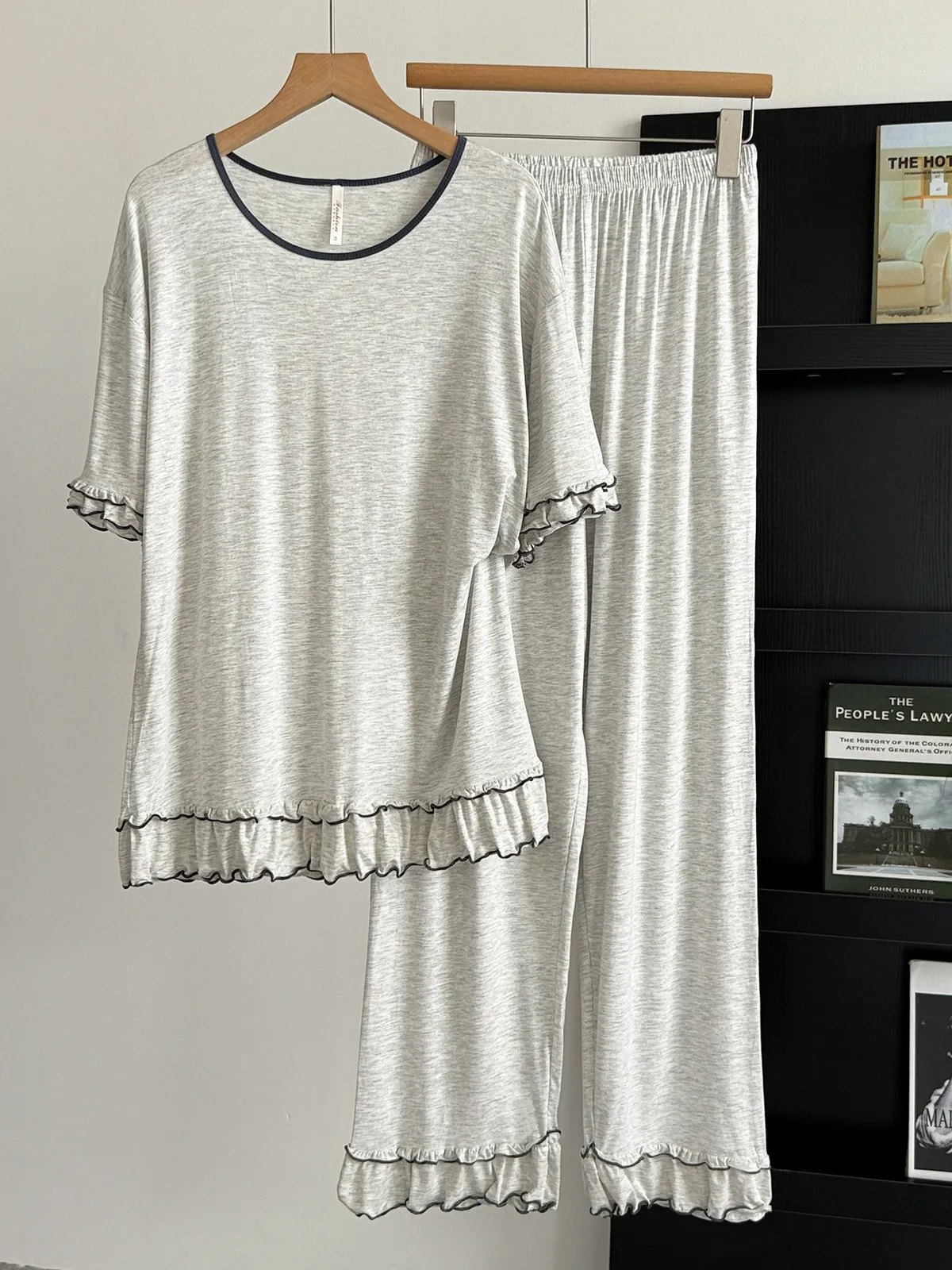 Pure Color Modal Summer Sleepwear Short Sleeve Lightweight Home Clothes for Women Breathable Cool Sensation Outdoor Wearable
Pure Color Modal Summer Sleepwear Short Sleeve Lightweight Home Clothes for Women Breathable Cool Sensation Outdoor Wearable