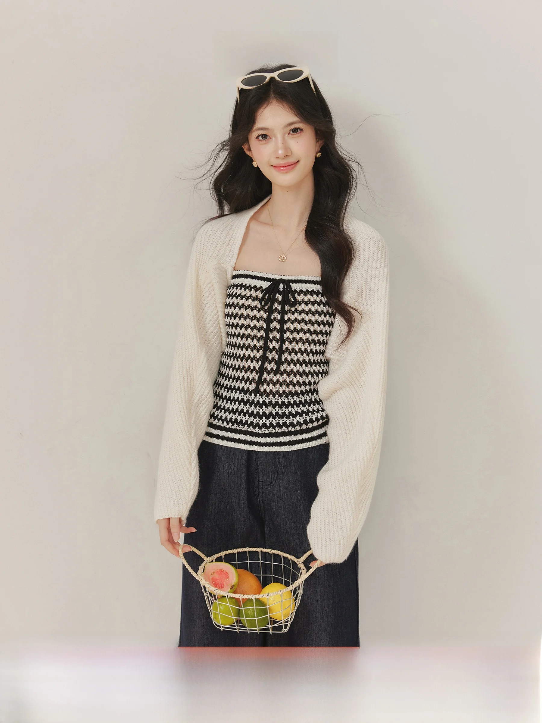 Romantic plus Size Knitted Cardigan And Tube Top Two Piece Set Korean Style for Plump Women Short Sleeve Long Sleeve Striped
Romantic plus Size Knitted Cardigan And Tube Top Two Piece Set Korean Style for Plump Women Short Sleeve Long Sleeve Striped