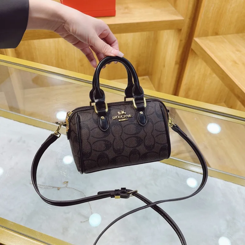 2026 Retro Mini Boston Bag Women Fashion Versatile Temperament Crossbody Shoulder Handbag Hot Sale Casual Bag
2026 Retro Mini Boston Bag Women Fashion Versatile Temperament Crossbody Shoulder Handbag Hot Sale Casual Bag
