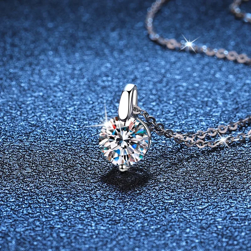 Классическое 1/2/3CT VVS D цветное круглое ожерелье из муассанита для женщин, качественная бриллиантовая подвеска, платина PT950, сертификат GRA для женщин
Классическое 1/2/3CT VVS D цветное круглое ожерелье из муассанита для женщин, качественная бриллиантовая подвеска, платина PT950, сертификат GRA для женщин
