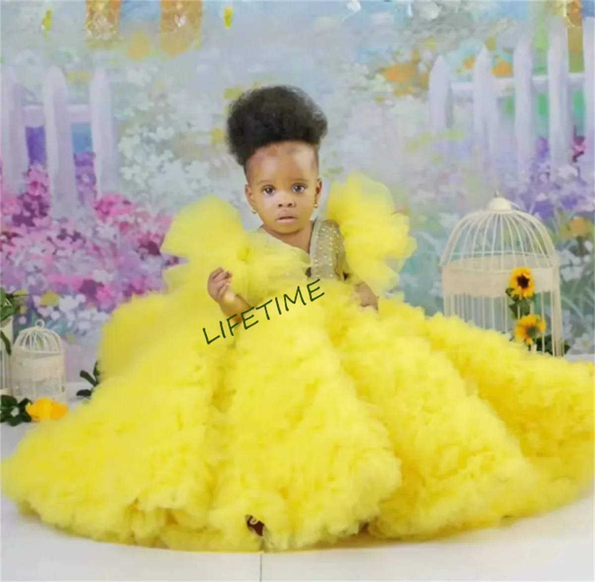 Cute Yellow Flully Tiered Ruffles Flower Girls Dress V Neck Ball Gown Floor Length Children Birthday Party Gowns
Cute Yellow Flully Tiered Ruffles Flower Girls Dress V Neck Ball Gown Floor Length Children Birthday Party Gowns