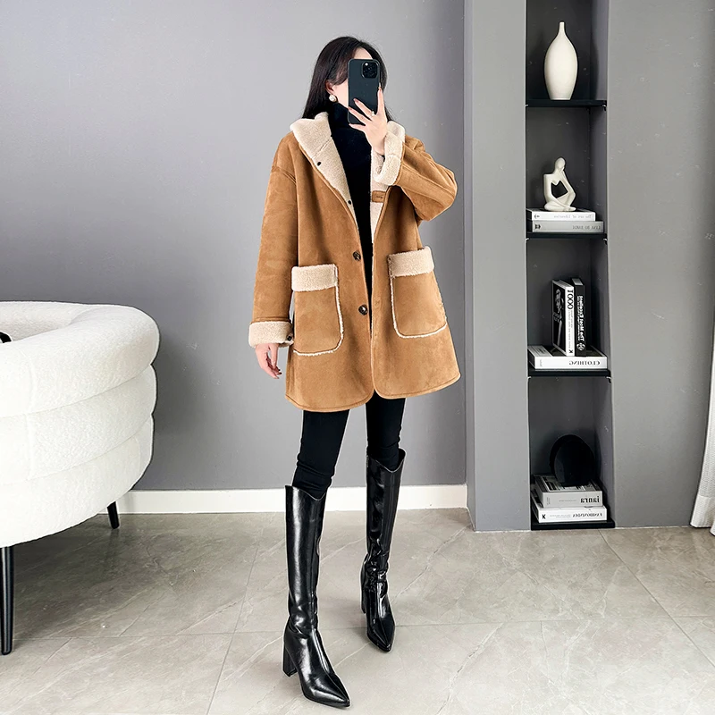 Зимнее женское пальто 2025 года из натуральной кожи с мехом, с капюшоном, свободного кроя, в стиле пэчворк, мотоциклетное, средней длины
Зимнее женское пальто 2025 года из натуральной кожи с мехом, с капюшоном, свободного кроя, в стиле пэчворк, мотоциклетное, средней длины