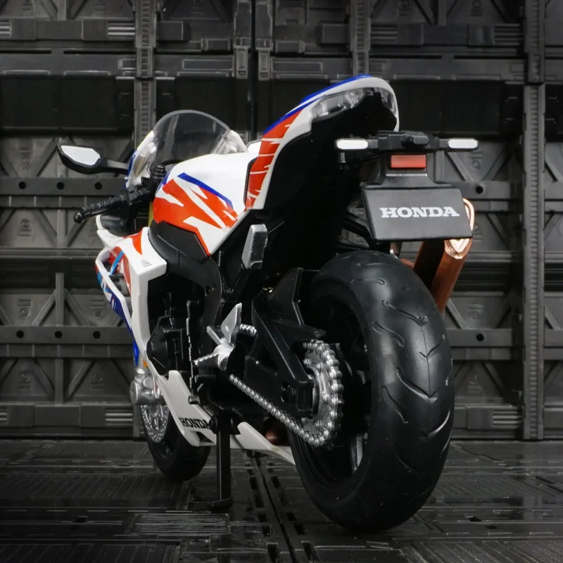 CCA 1:12 simulation Honda CB R1000R-R motorcycle model fire blade motorcycle static decoration suitable for collection
CCA 1:12 simulation Honda CB R1000R-R motorcycle model fire blade motorcycle static decoration suitable for collection