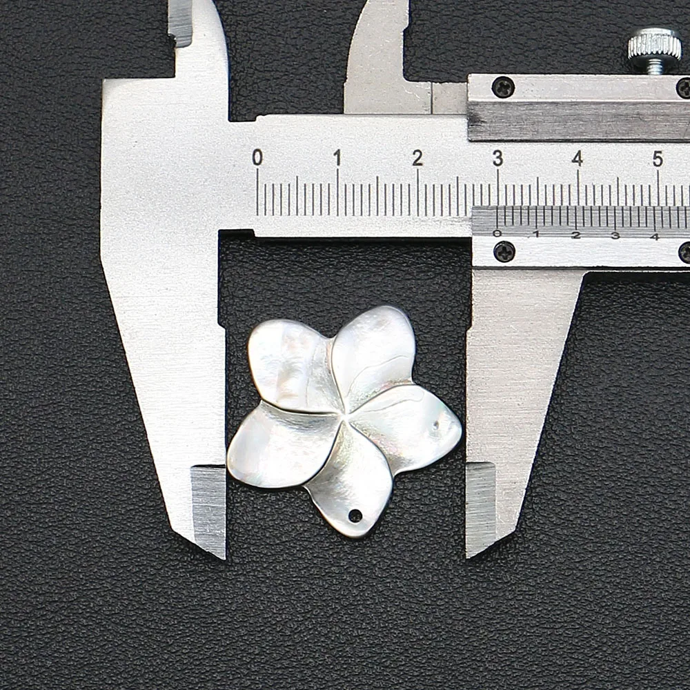 Single-Sided Natural Seawater Shell Pendant Black Carved Flower-Shaped Single Hole Loose DIY Jewelry Accessory for Necklaces
Single-Sided Natural Seawater Shell Pendant Black Carved Flower-Shaped Single Hole Loose DIY Jewelry Accessory for Necklaces