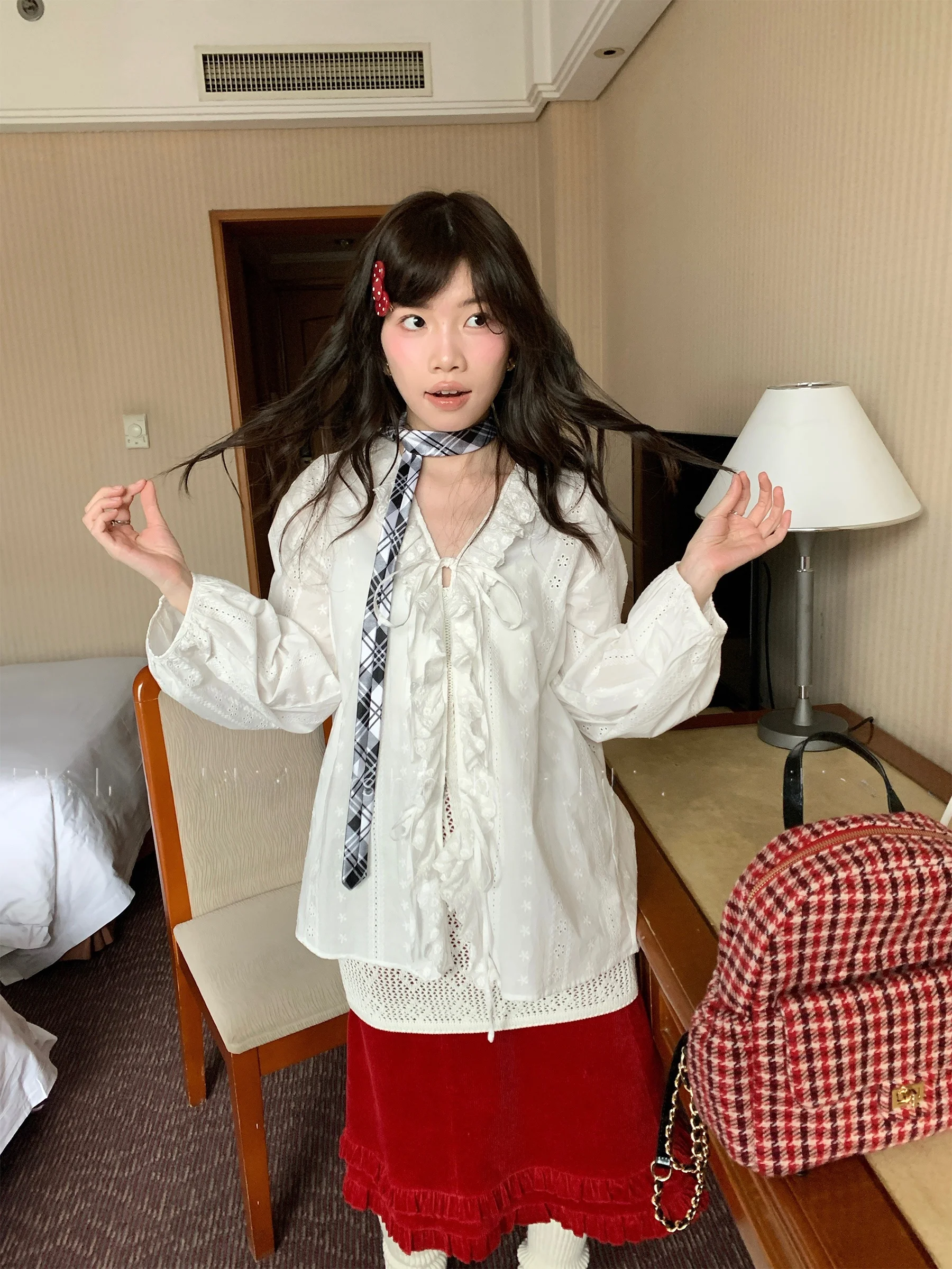 Spring Sle White Lace Trim round Ne irt Women's Loose Fit Cotton Long Sve Breathable Comfortable Korean Sle Blouse
Spring Sle White Lace Trim round Ne irt Women's Loose Fit Cotton Long Sve Breathable Comfortable Korean Sle Blouse