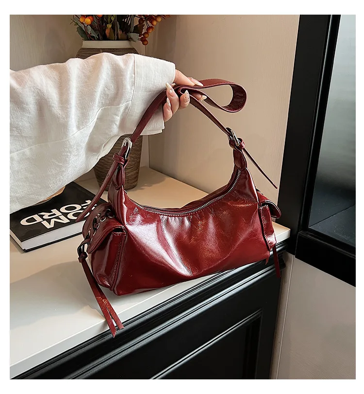 Women Fashion Crossbody Bag 2026 New Style Cool Girl Underarm Bag Versatile Two Pockets and Large Capacity Single Shoulder Bags
Women Fashion Crossbody Bag 2026 New Style Cool Girl Underarm Bag Versatile Two Pockets and Large Capacity Single Shoulder Bags