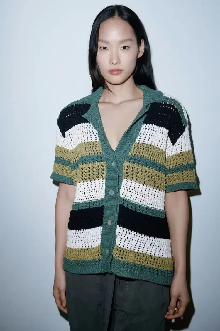 Women 2023 New Lapel Slim Tops Ladies Buttons Stripe Sexy V Neck Short Sleeve POLO Neck Knit Cardigan Sweater Women
Women 2023 New Lapel Slim Tops Ladies Buttons Stripe Sexy V Neck Short Sleeve POLO Neck Knit Cardigan Sweater Women