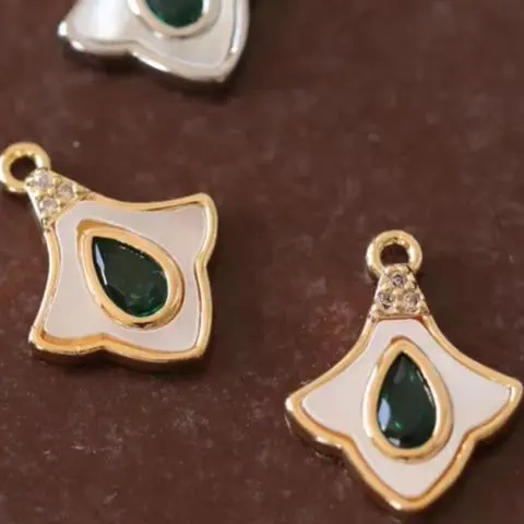 2 шт. 15x12 мм медный золотой изумрудный кулон с каплями воды из перламутра и лилии для DIY ювелирных изделий ручной работы аксессуар 
2 шт. 15x12 мм медный золотой изумрудный кулон с каплями воды из перламутра и лилии для DIY ювелирных изделий ручной работы аксессуар