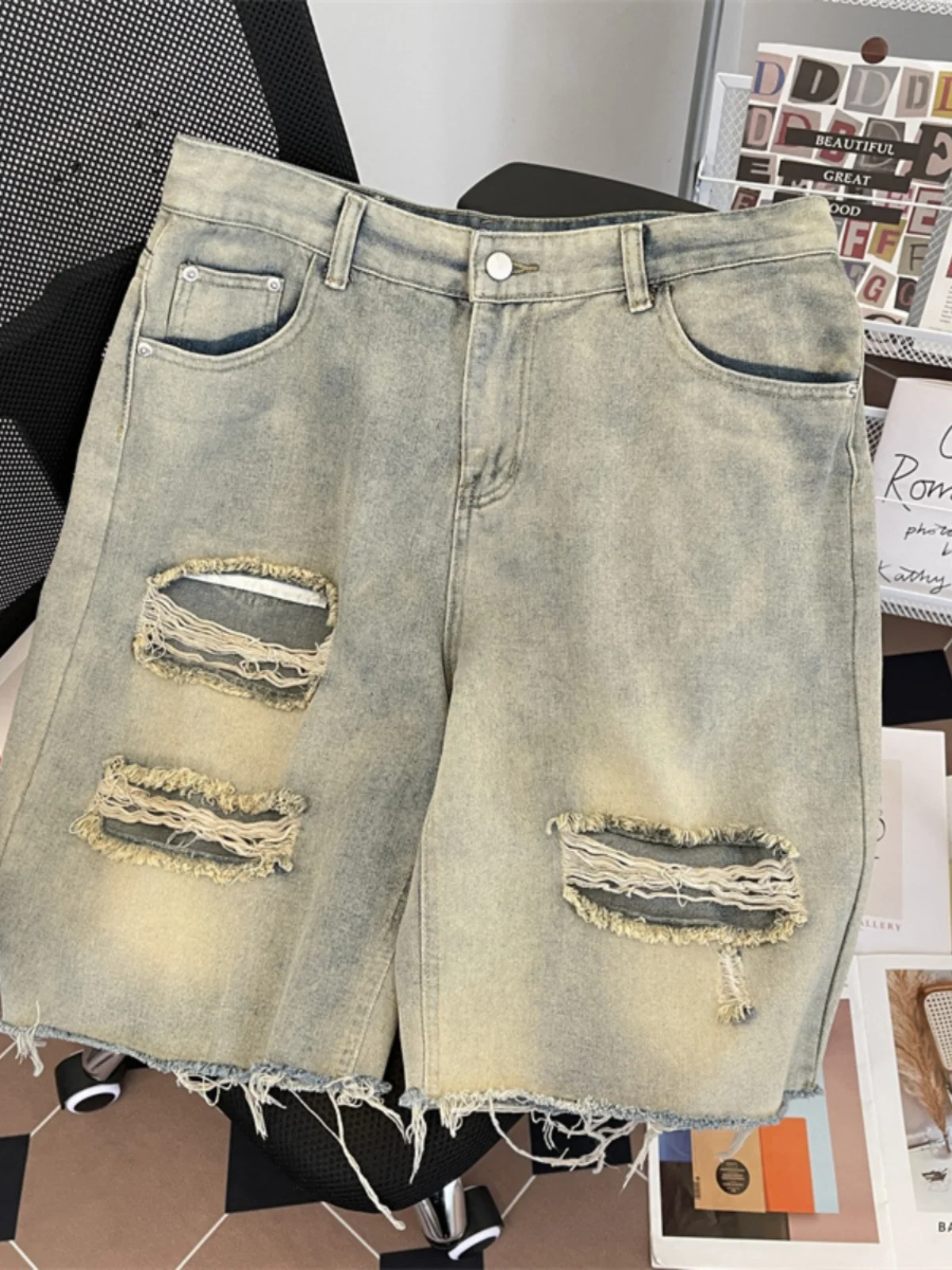 Мужские летние джинсовые шорты свободного кроя с широкими штанинами, прямым кроем и средней посадкой, в стиле ретро, американского дизайна, тонкие, для повседневной носки
Мужские летние джинсовые шорты свободного кроя с широкими штанинами, прямым кроем и средней посадкой, в стиле ретро, американского дизайна, тонкие, для повседневной носки