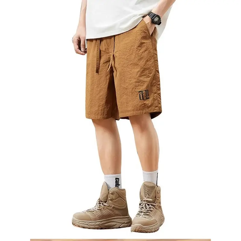 Ледяной шелк Cool Feeling Баскетбольные орты Мужские летние свободные повседневные спортивные орты длиной пять четвертей Прямые орты для ног
Ледяной шелк Cool Feeling Баскетбольные орты Мужские летние свободные повседневные спортивные орты длиной пять четвертей Прямые орты для ног