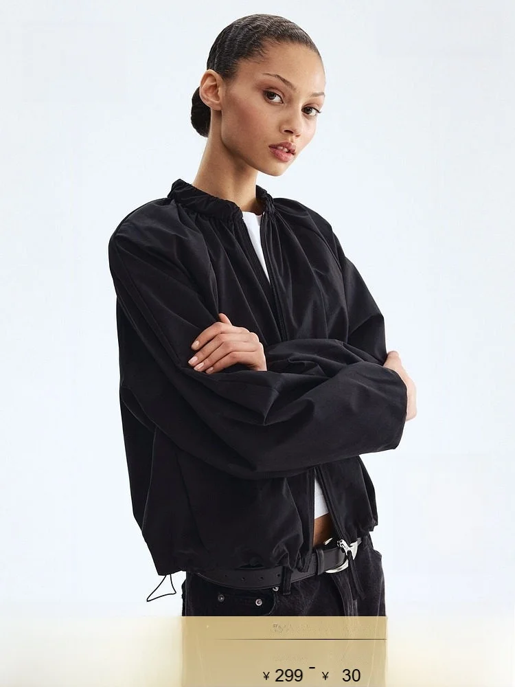 H&M Новая летняя женская плиссированная куртка-пилот с карманами на молнии, из смесового полиэстера и хлопка, стандартной длины, простой стиль, большие размеры
H&M Новая летняя женская плиссированная куртка-пилот с карманами на молнии, из смесового полиэстера и хлопка, стандартной длины, простой стиль, большие размеры