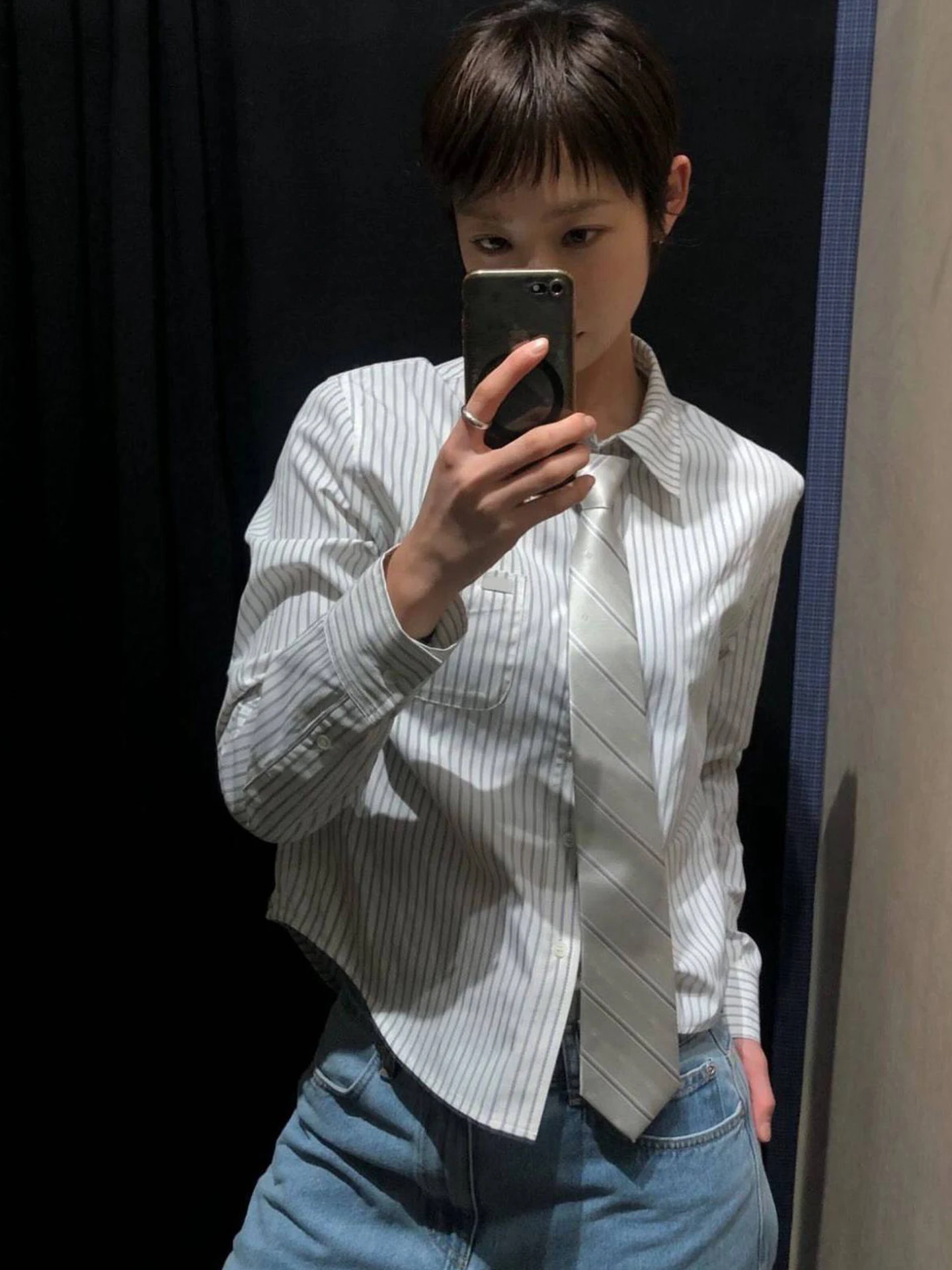 Женский комплект: оверсайз рубашка в полоску и шорты, повседневный, для работы, с длинным рукавом, из хлопка, с принтом в горошек, с отложным воротником
Женский комплект: оверсайз рубашка в полоску и шорты, повседневный, для работы, с длинным рукавом, из хлопка, с принтом в горошек, с отложным воротником