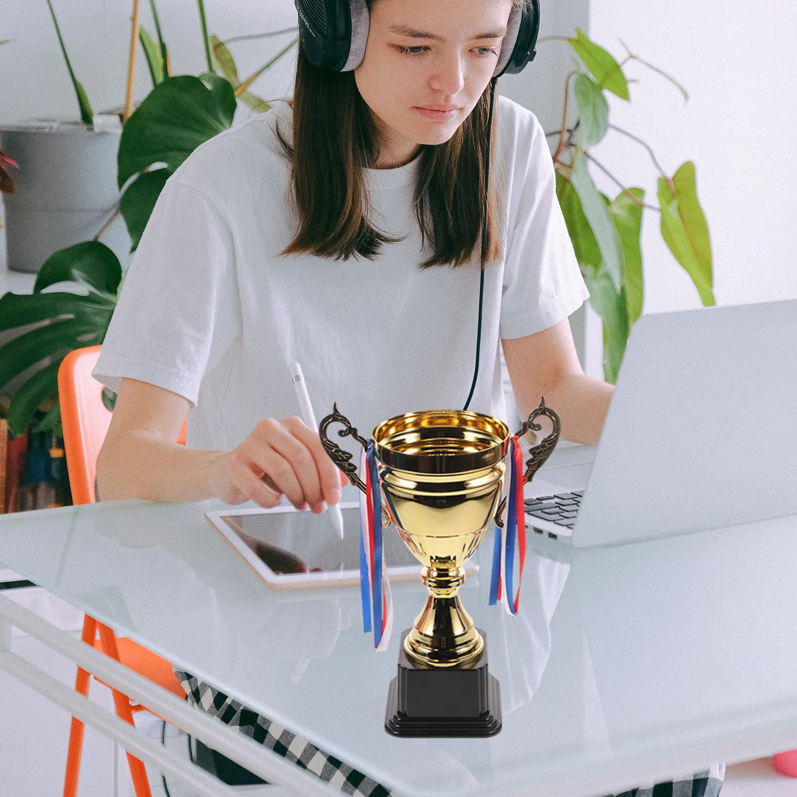 1Pcs Metal Golden Trophy Alloy Sports Award Creative Cup Design for School Tournament Game Prizes Basketball Competition Sports 
1Pcs Metal Golden Trophy Alloy Sports Award Creative Cup Design for School Tournament Game Prizes Basketball Competition Sports