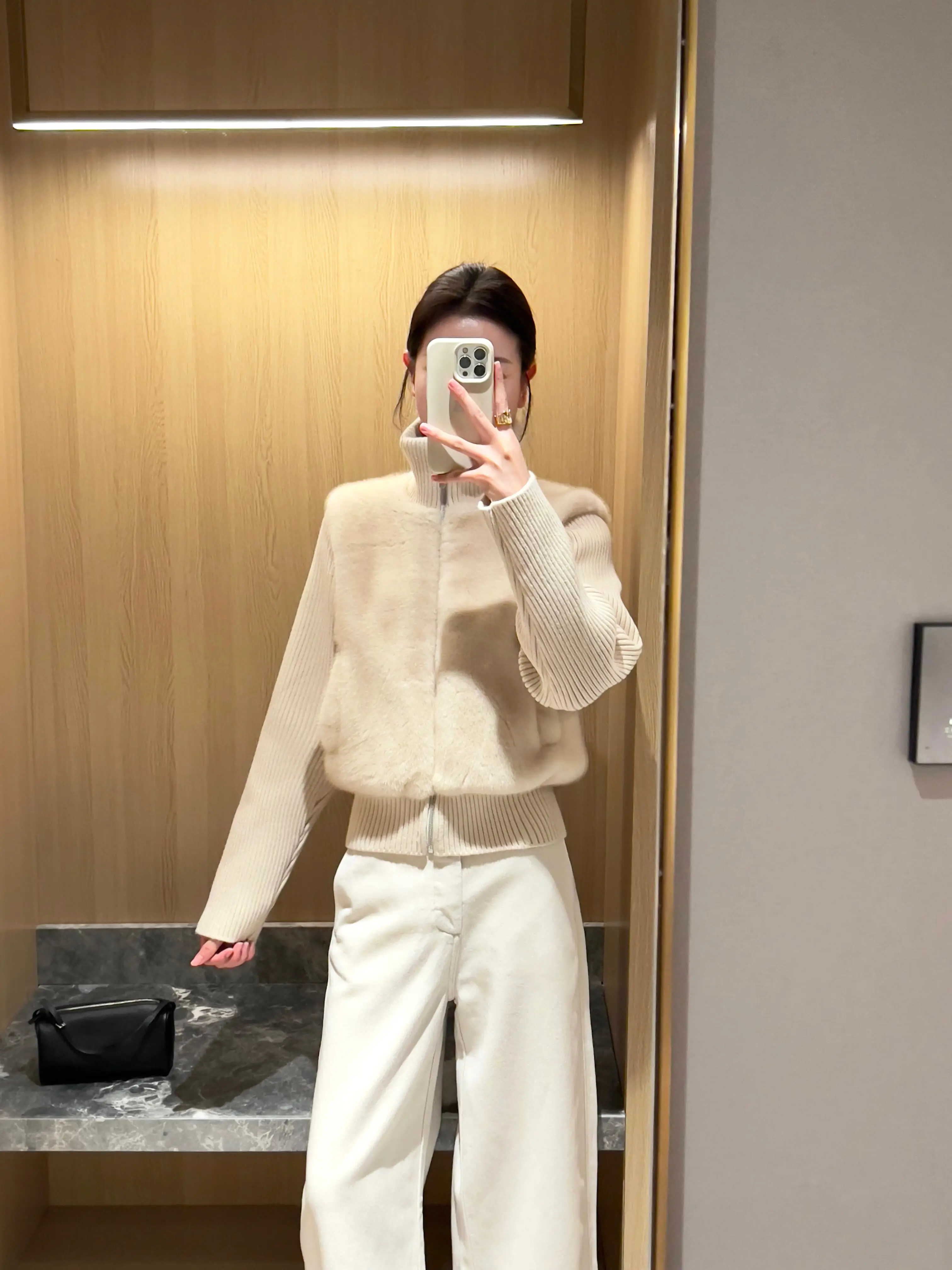 American Retro Knitted Patchwork Eco-Friendly Fur Jacket Women's High-End Small Size Stand Collar Top Warmth Long Sleeve Zipper
American Retro Knitted Patchwork Eco-Friendly Fur Jacket Women's High-End Small Size Stand Collar Top Warmth Long Sleeve Zipper