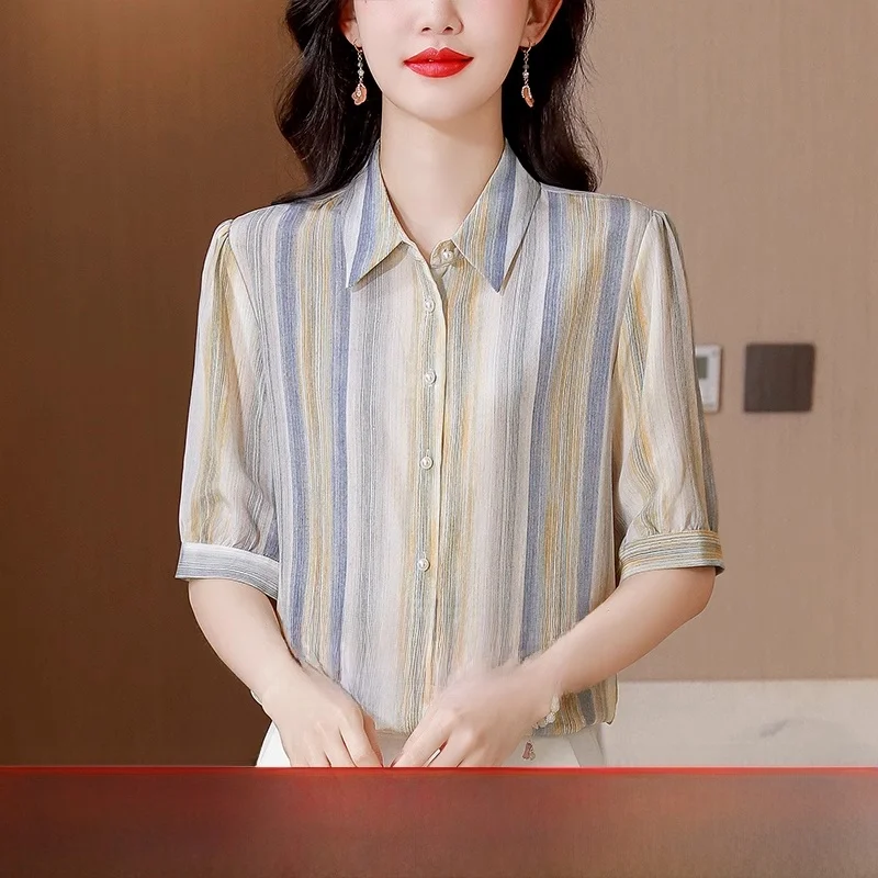 Женский летний топ с отложным воротником в шелковую полоску, модный летний топ прямого кроя Bubble Sve, полиэфирное волокно, китайское производство
Женский летний топ с отложным воротником в шелковую полоску, модный летний топ прямого кроя Bubble Sve, полиэфирное волокно, китайское производство