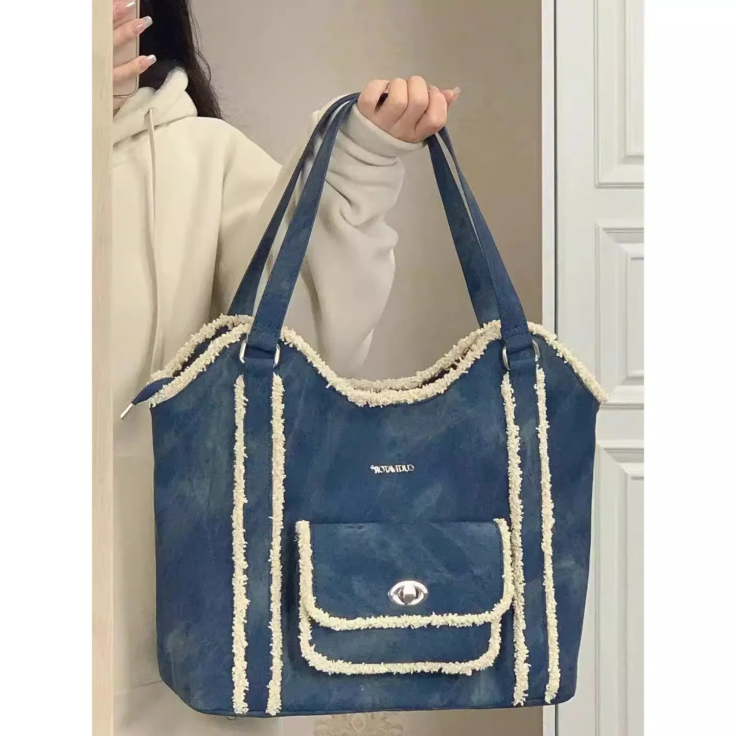 Autumn Winter Lambswool Denim Tote Bag Women Retro Sweet Cool Style Shoulder Bag Ladies Large Capacity Commuter Underarm Bag New 
Autumn Winter Lambswool Denim Tote Bag Women Retro Sweet Cool Style Shoulder Bag Ladies Large Capacity Commuter Underarm Bag New