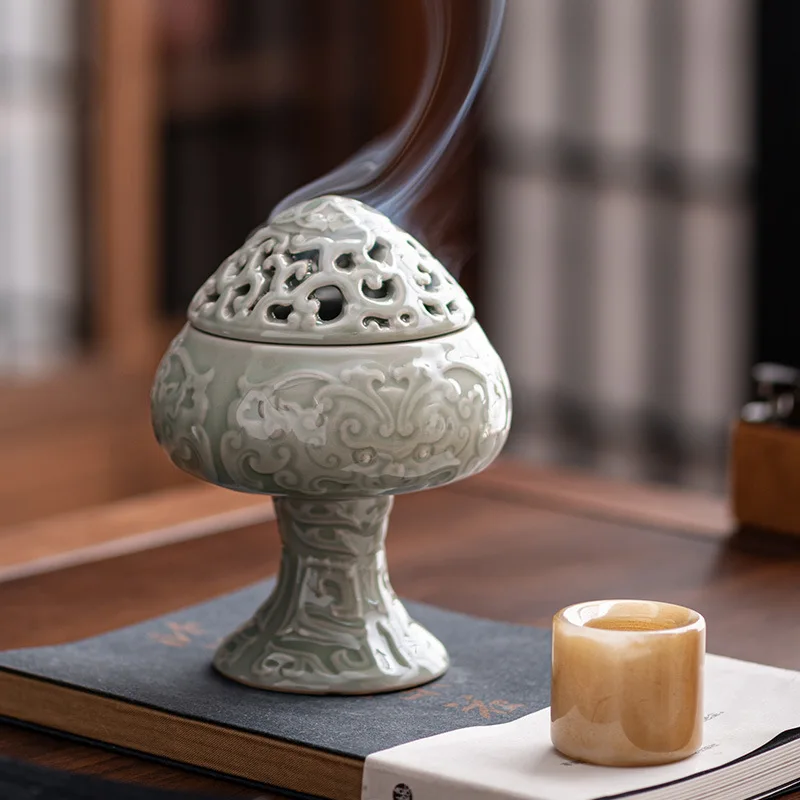 HYS celadon engraving three-legged stove household ceramic aromatherapy stove indoor sandalwood incense stove creative tea
HYS celadon engraving three-legged stove household ceramic aromatherapy stove indoor sandalwood incense stove creative tea