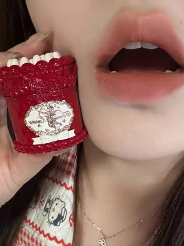 Новая матовая помада-блеск для губ Cake Sle Fig Flavor, корейский бальзам для губ, косметические инструменты для лица, средства личной гигиены
Новая матовая помада-блеск для губ Cake Sle Fig Flavor, корейский бальзам для губ, косметические инструменты для лица, средства личной гигиены
