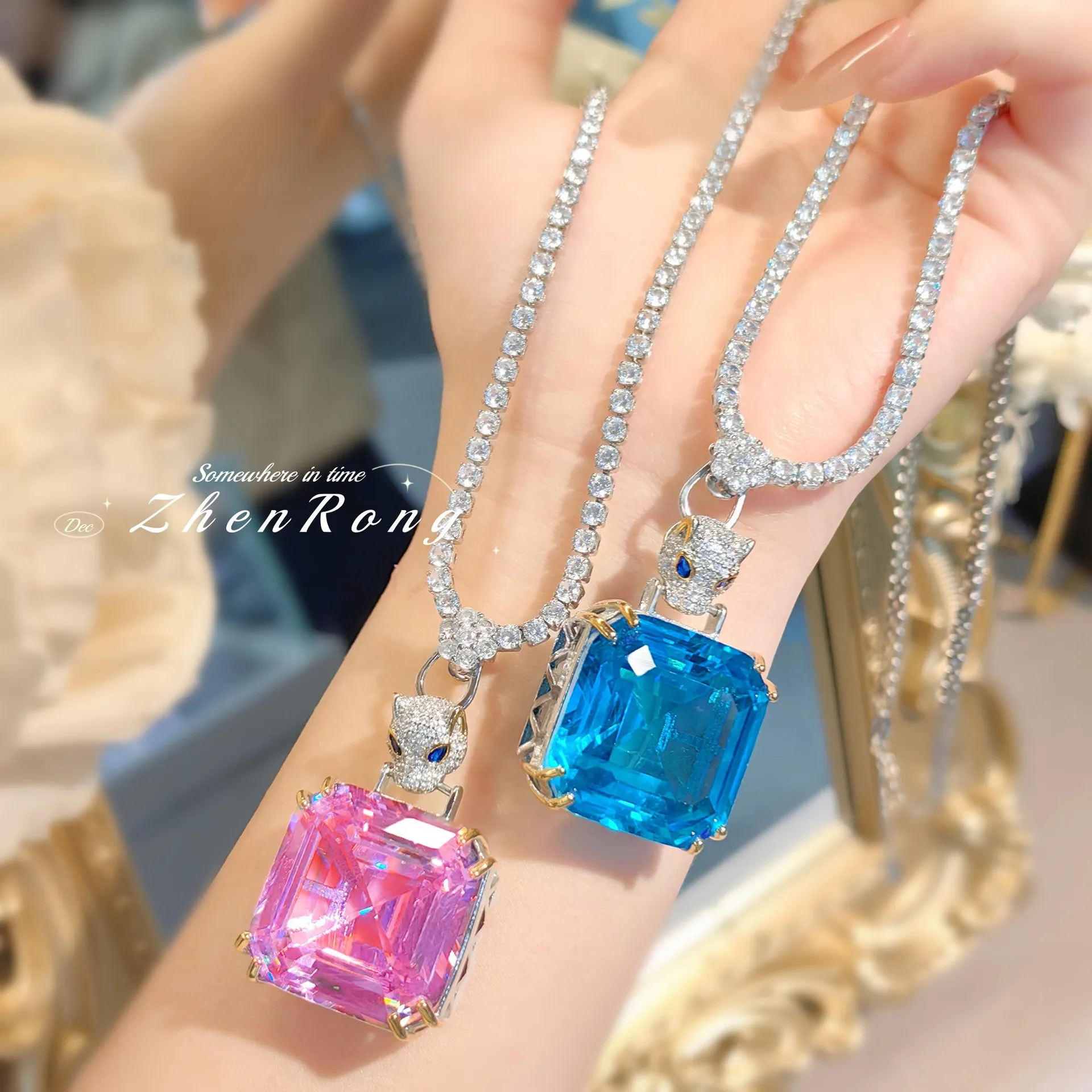 Fashionable Luxury Sea Blue Treasure Leopard Zircon Pendant Temperament Pink Diamond Leopard Head Necklace for Women
Fashionable Luxury Sea Blue Treasure Leopard Zircon Pendant Temperament Pink Diamond Leopard Head Necklace for Women