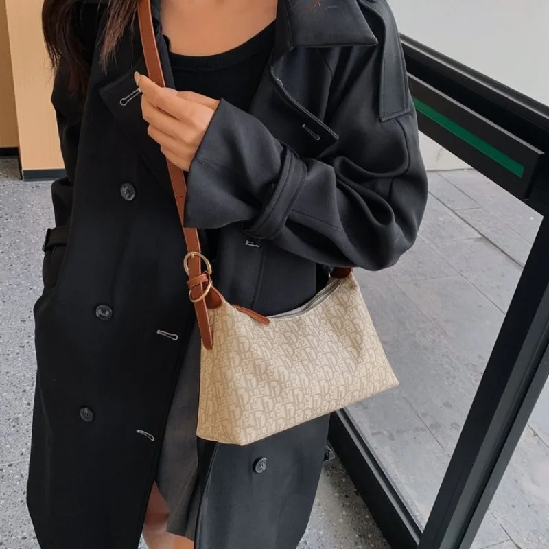 Повседневная сумка через плечо для женщин, свободный стиль для парковых посещений и пикников на открытом воздухе, просторная и функциональная
Повседневная сумка через плечо для женщин, свободный стиль для парковых посещений и пикников на открытом воздухе, просторная и функциональная