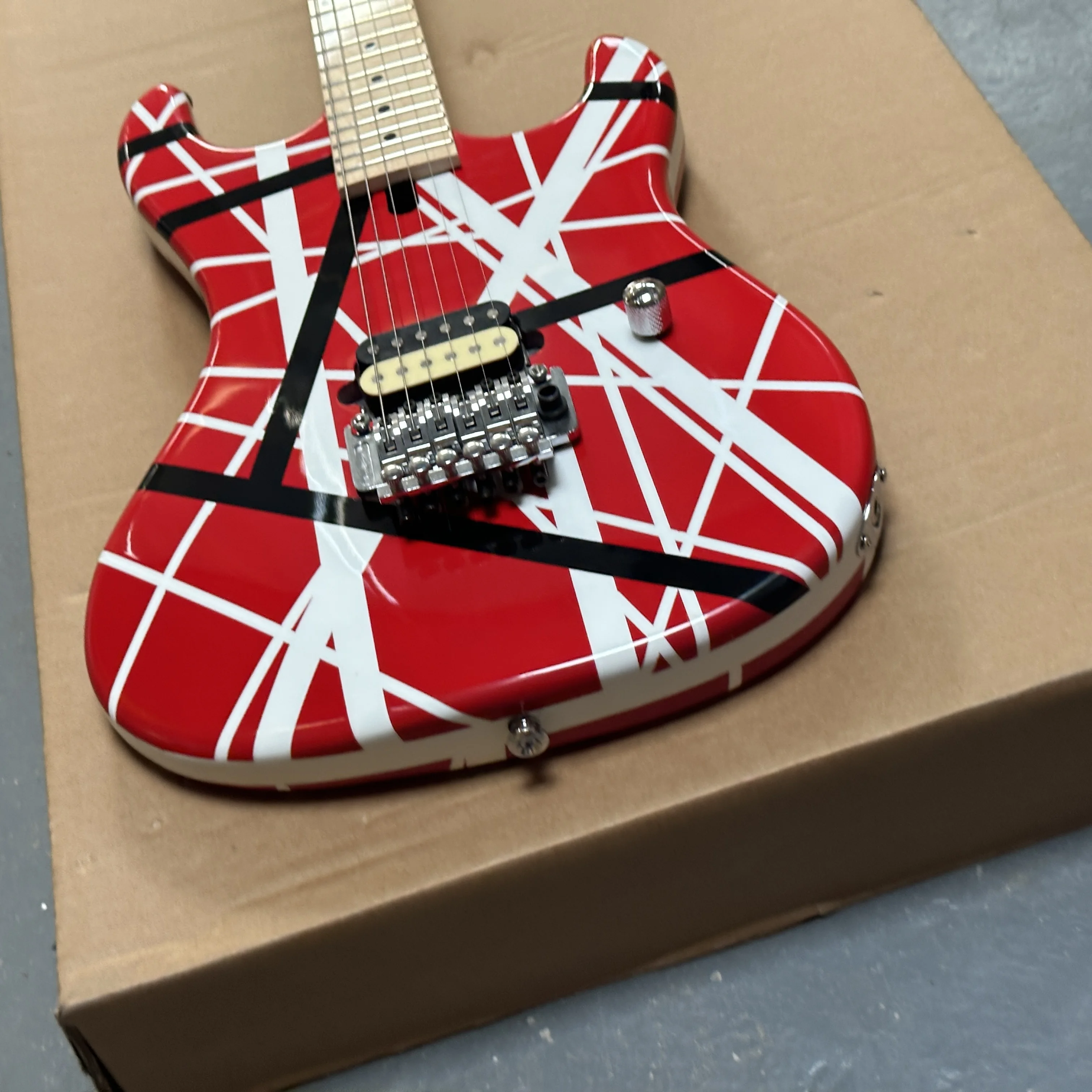 Red, white and black striped electric guitar, electric with rich midrange guitars, electric designed for fast playing guitarra
Red, white and black striped electric guitar, electric with rich midrange guitars, electric designed for fast playing guitarra