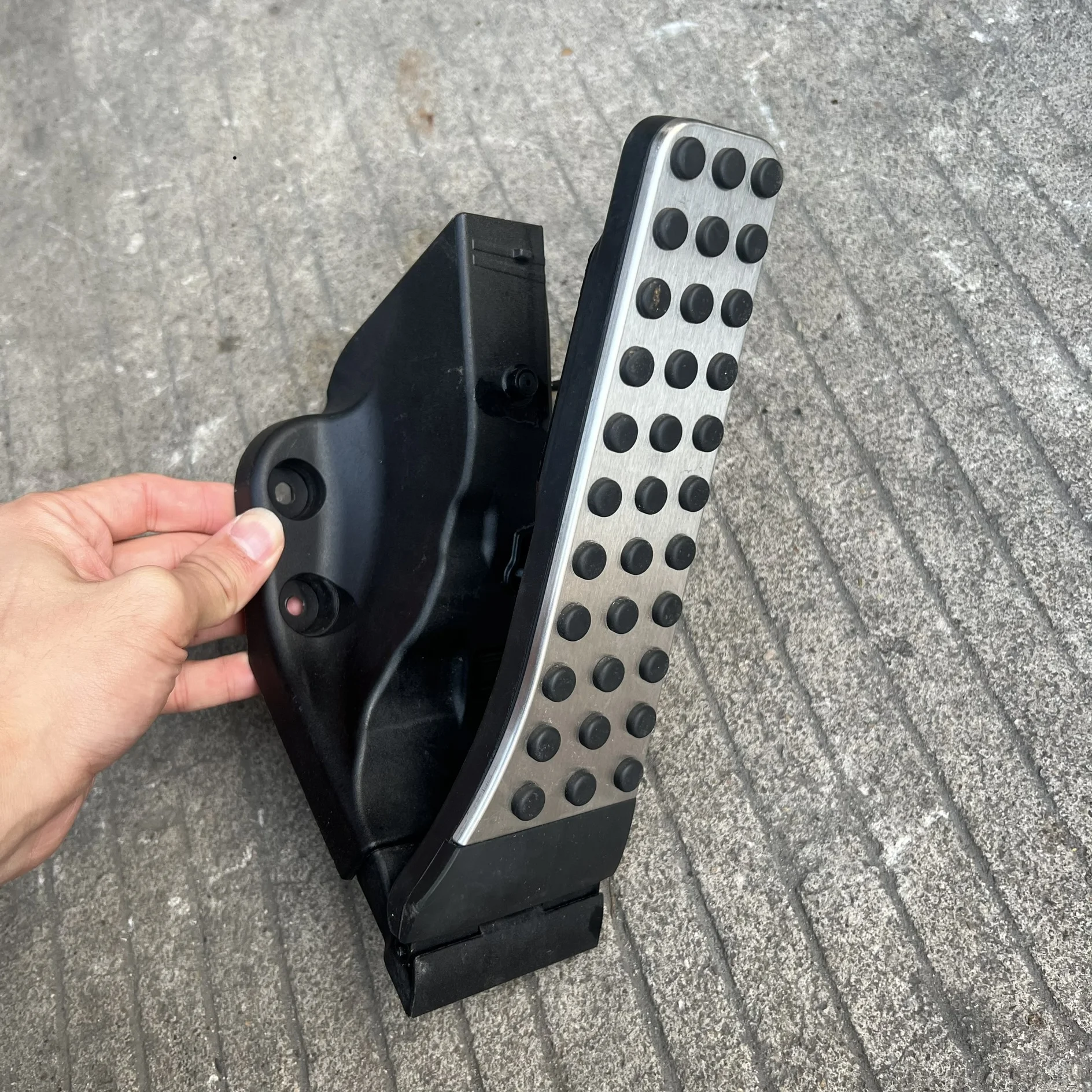 Compatible with Mercedes Benz accelerator pedal C-Class W205E/S-Class W222c260E300S400glc63
Compatible with Mercedes Benz accelerator pedal C-Class W205E/S-Class W222c260E300S400glc63