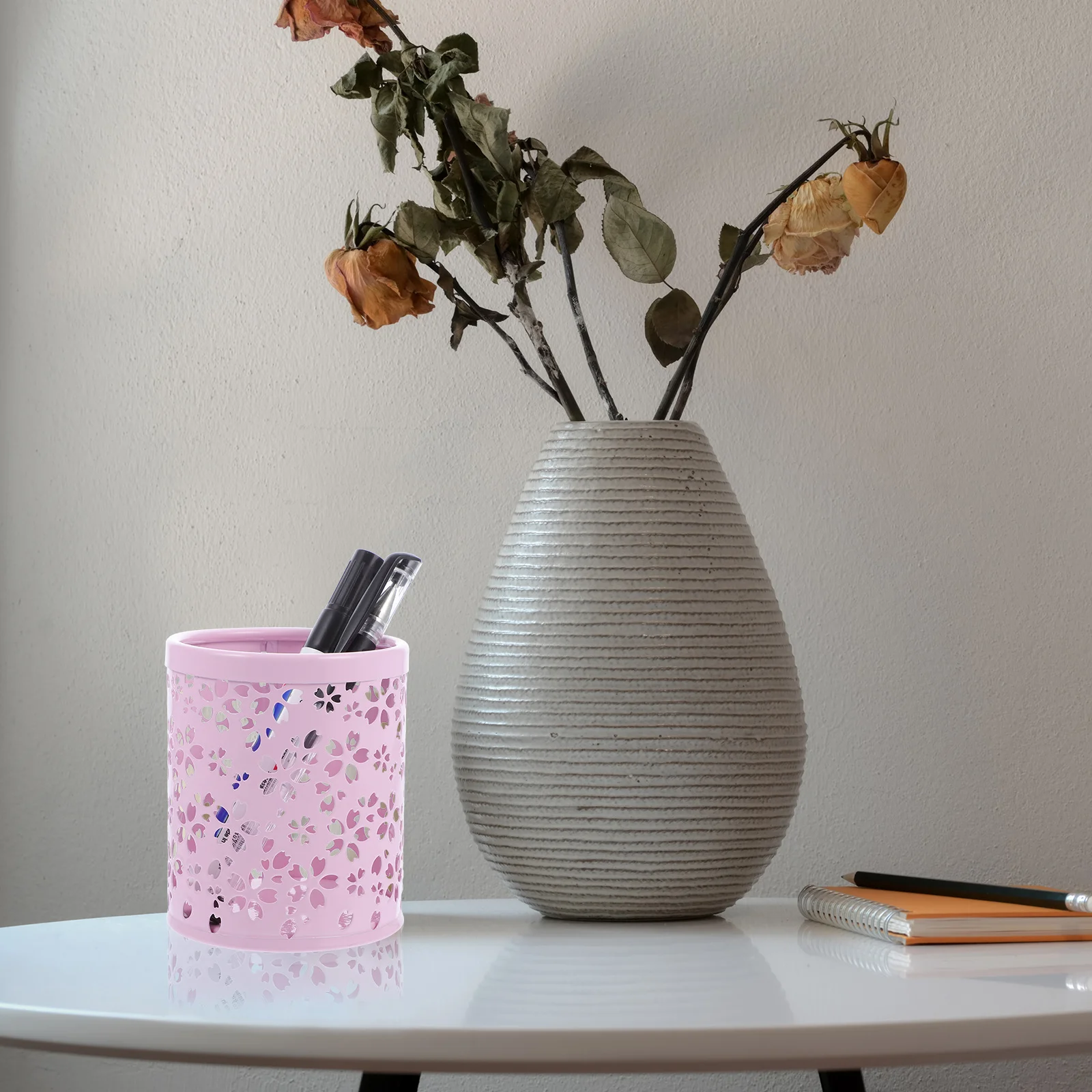 1Pcs Stylish Iron Pen Organizer Electroplated Surface Rustproof Long-Lasting Mesh Barrel Student Office Use Decoration Gift
1Pcs Stylish Iron Pen Organizer Electroplated Surface Rustproof Long-Lasting Mesh Barrel Student Office Use Decoration Gift