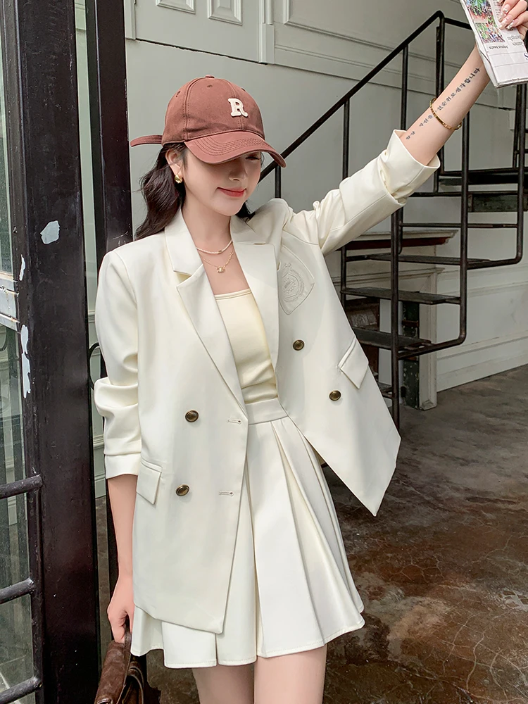 Women Clothes Sweet Casual 2 Pieces Outfit Double Breasted Tops Coat Blazer Suit And Pleated Mini Short Skirt Set Fashion Korean
Women Clothes Sweet Casual 2 Pieces Outfit Double Breasted Tops Coat Blazer Suit And Pleated Mini Short Skirt Set Fashion Korean