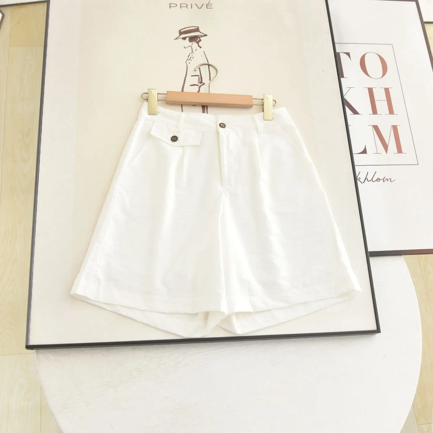 High Waist Casual White Short Pants Summer 2026 New Style Elegant Versatile Wide Leg Short Pants for Women
High Waist Casual White Short Pants Summer 2026 New Style Elegant Versatile Wide Leg Short Pants for Women