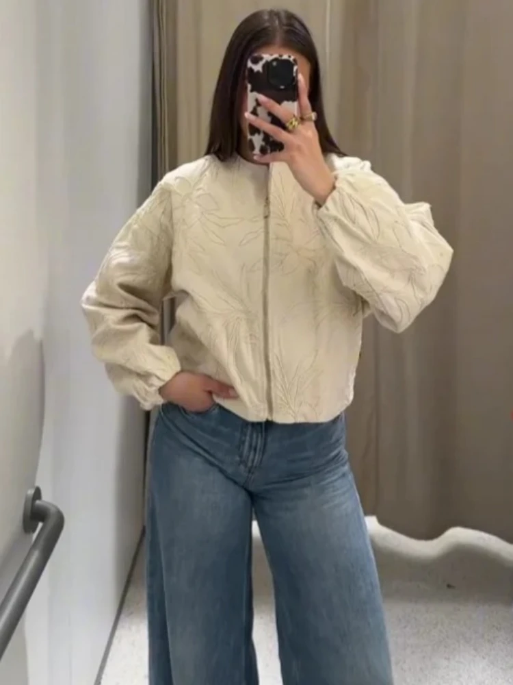 ZBZA Women Embroidered Cropped Jacket O-neck Long Sleeve Front Zipper Double Pocket Solid Casual Coat Spring Summer New Chic Top
ZBZA Women Embroidered Cropped Jacket O-neck Long Sleeve Front Zipper Double Pocket Solid Casual Coat Spring Summer New Chic Top