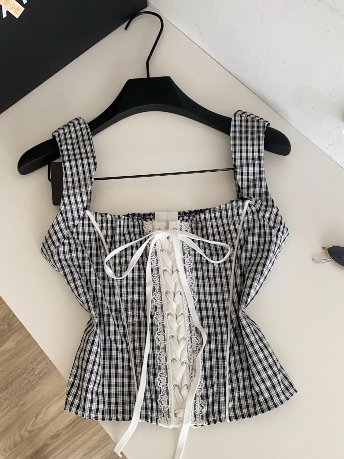 Women's Black Plaid Lace Patchwork Cami Top Y2K Gyaru Bandeau Vest Sweet Bow Lace-up Tank Top Slim Fit Camisole for Women Summer
Women's Black Plaid Lace Patchwork Cami Top Y2K Gyaru Bandeau Vest Sweet Bow Lace-up Tank Top Slim Fit Camisole for Women Summer