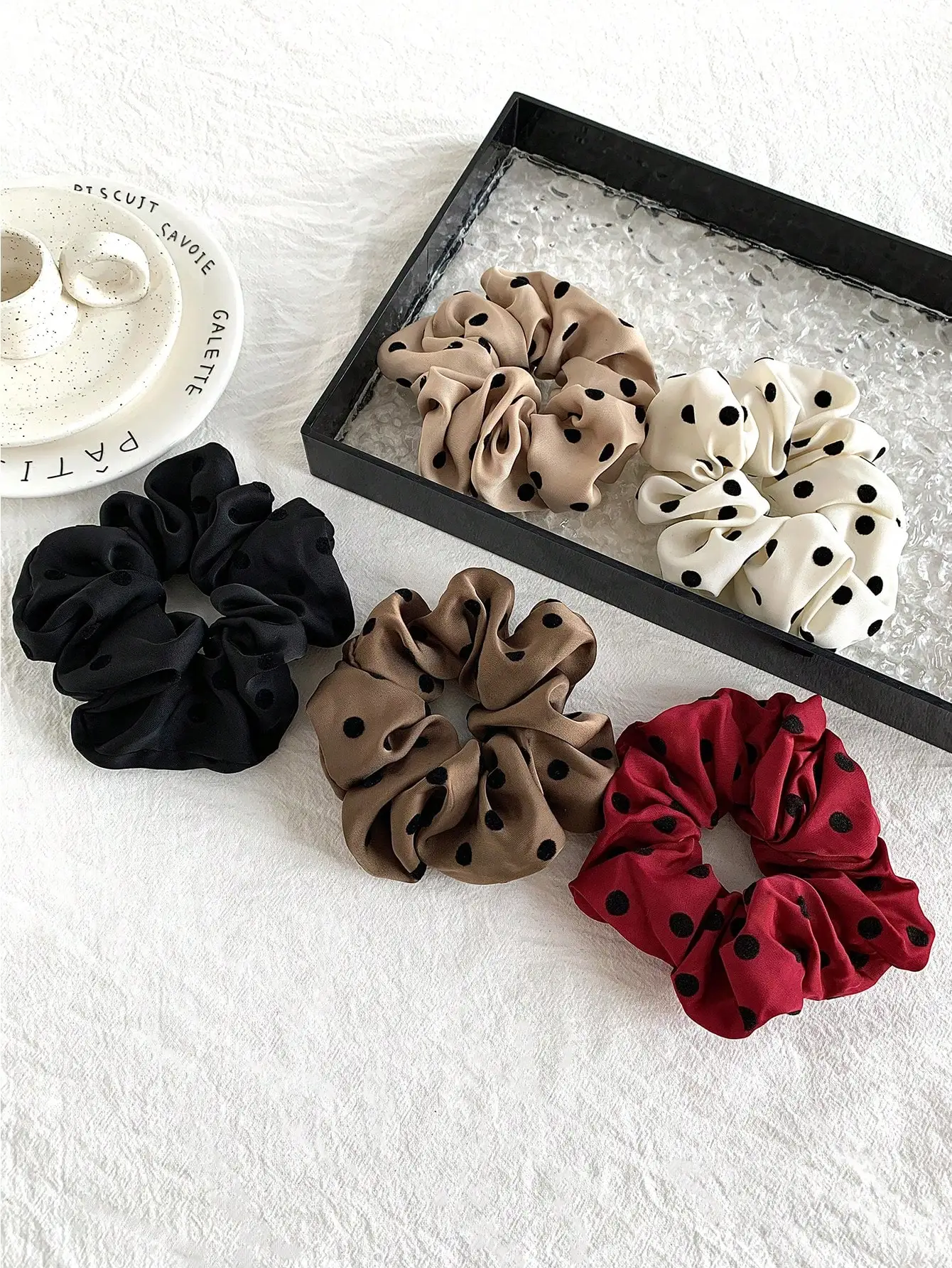 1pc Korean & Japanese Style Satin Polka Dot Print Scrunchie, Fashionable Versatile Pleated Fabric Hair Tie, High Elasticity & Gentle On Hair,Travel,Birthday
1pc Korean & Japanese Style Satin Polka Dot Print Scrunchie, Fashionable Versatile Pleated Fabric Hair Tie, High Elasticity & Gentle On Hair,Travel,Birthday