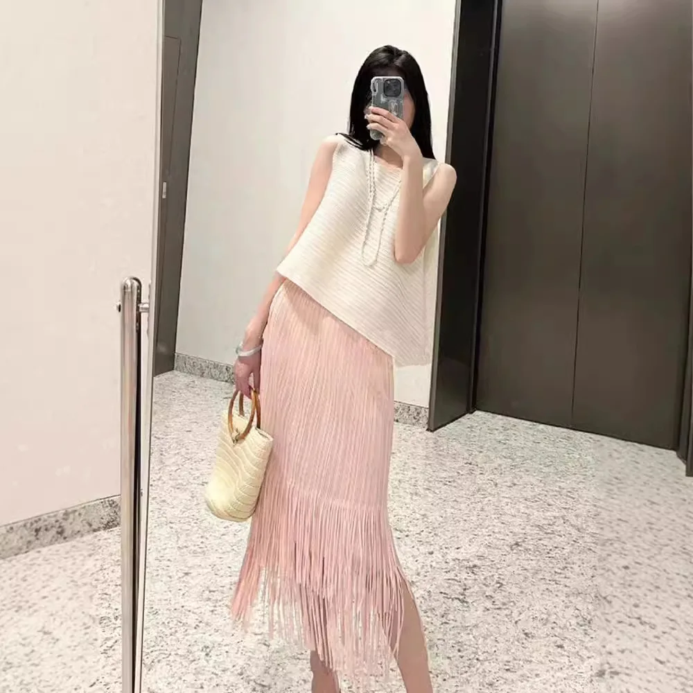Solid Colour Hundred Matching Sleeveless Top High-waisted Tassel Half Skirt Two-piece Set Miyake Summer New Simple Leisure Suit
Solid Colour Hundred Matching Sleeveless Top High-waisted Tassel Half Skirt Two-piece Set Miyake Summer New Simple Leisure Suit