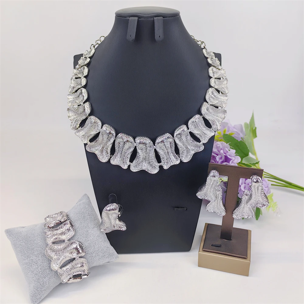 Fashion African Dubai Wedding Jewelry Sets for Women 18K Gold Plated Big Necklace Earrings Bracelet Ring Nigerian Party Jewelry
Fashion African Dubai Wedding Jewelry Sets for Women 18K Gold Plated Big Necklace Earrings Bracelet Ring Nigerian Party Jewelry