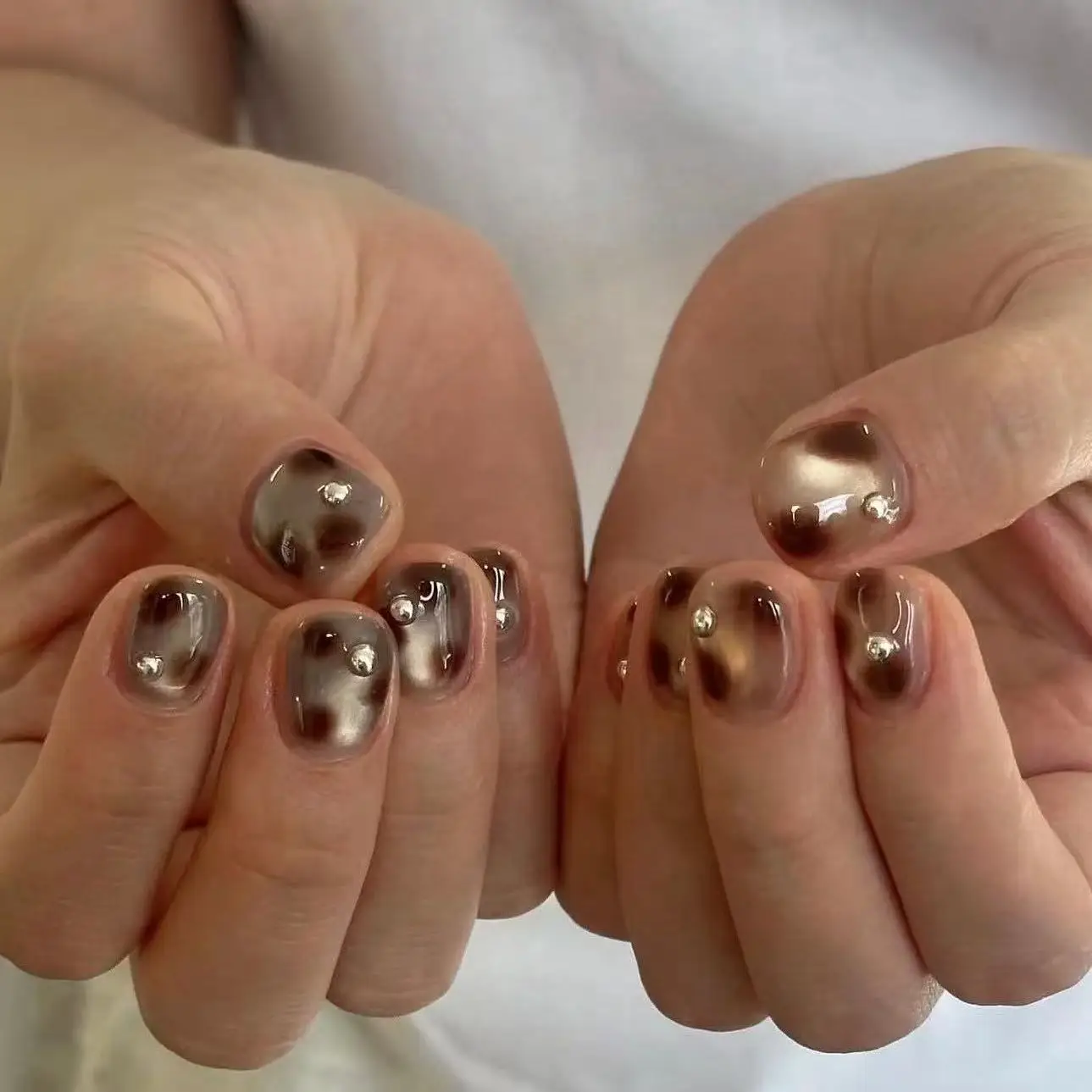 10 шт., короткие накладные ногти ручной работы, блестящий кошачий глаз, янтарный леопардовый узор, градиентный дизайн, накладные ногти, носимые советы по дизайну ногтей для девочек
10 шт., короткие накладные ногти ручной работы, блестящий кошачий глаз, янтарный леопардовый узор, градиентный дизайн, накладные ногти, носимые советы по дизайну ногтей для девочек