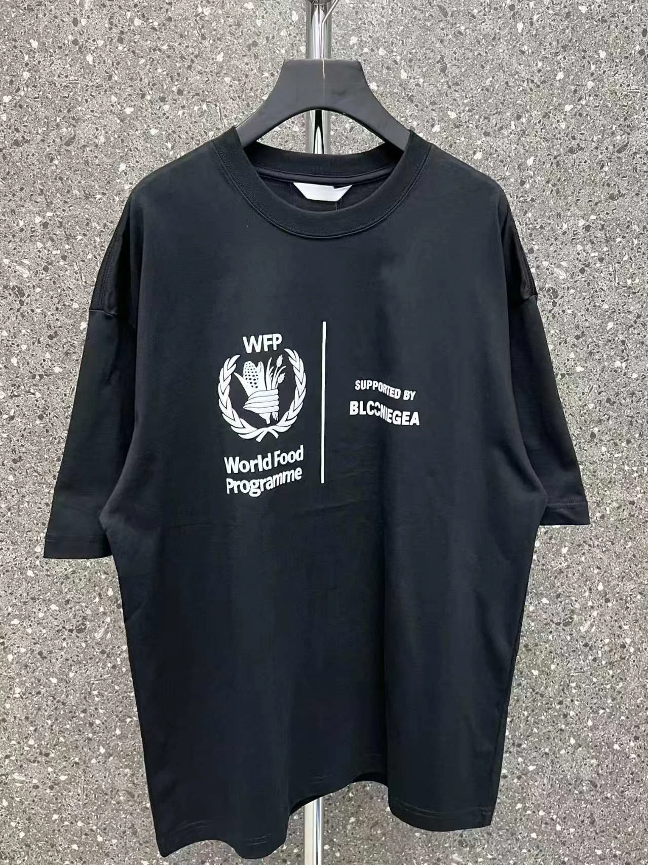 【31 styles】BLCCNIEGEA High-Quality Oversized t-shirt Paris B Shirt Letter Loose Fit Cotton Casual Short Sleeve Men t-shirts
【31 styles】BLCCNIEGEA High-Quality Oversized t-shirt Paris B Shirt Letter Loose Fit Cotton Casual Short Sleeve Men t-shirts