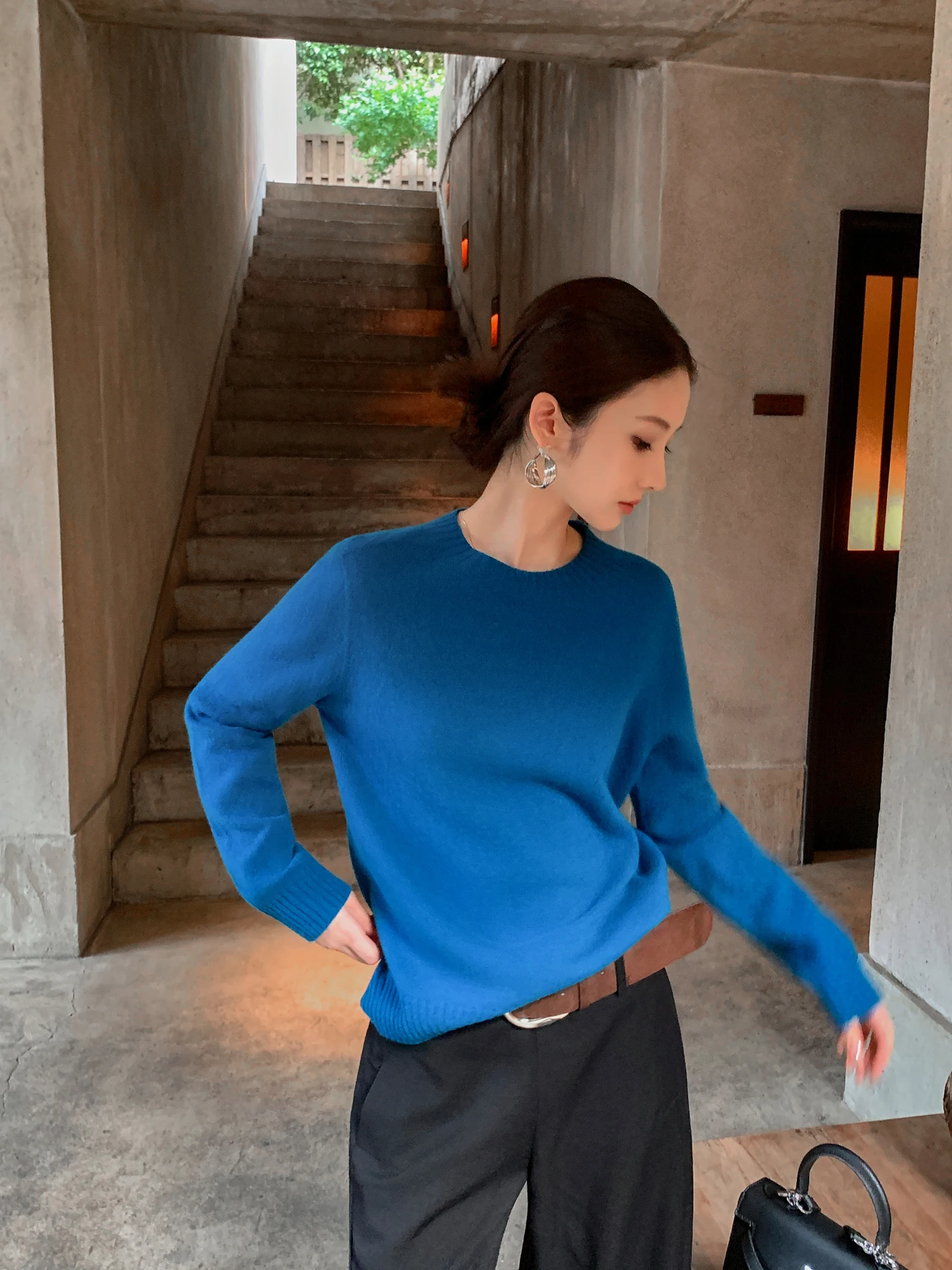 Женский вязаный свитер WTT из шерсти, свободного кроя, осенне-зимний, прямой силуэт, цвет Klein Blue, визуально стройнящий
Женский вязаный свитер WTT из шерсти, свободного кроя, осенне-зимний, прямой силуэт, цвет Klein Blue, визуально стройнящий