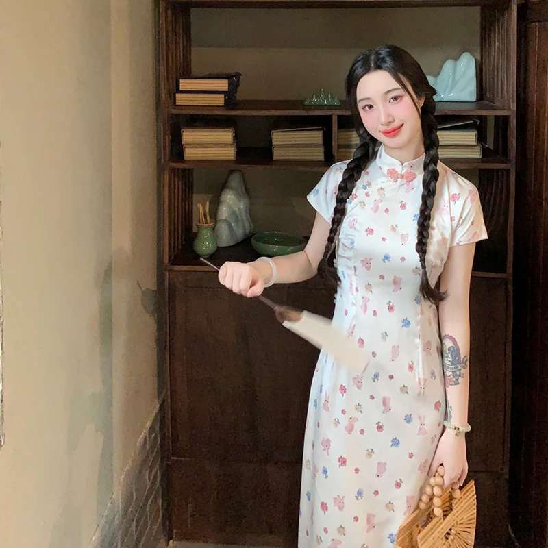 Lu Jin 'Rose Rabbit' ort Sve Improved Version Dr Vintage Sle Chinese Faion Low Slit Daily Wear Floral P...
Lu Jin 'Rose Rabbit' ort Sve Improved Version Dr Vintage Sle Chinese Faion Low Slit Daily Wear Floral P...