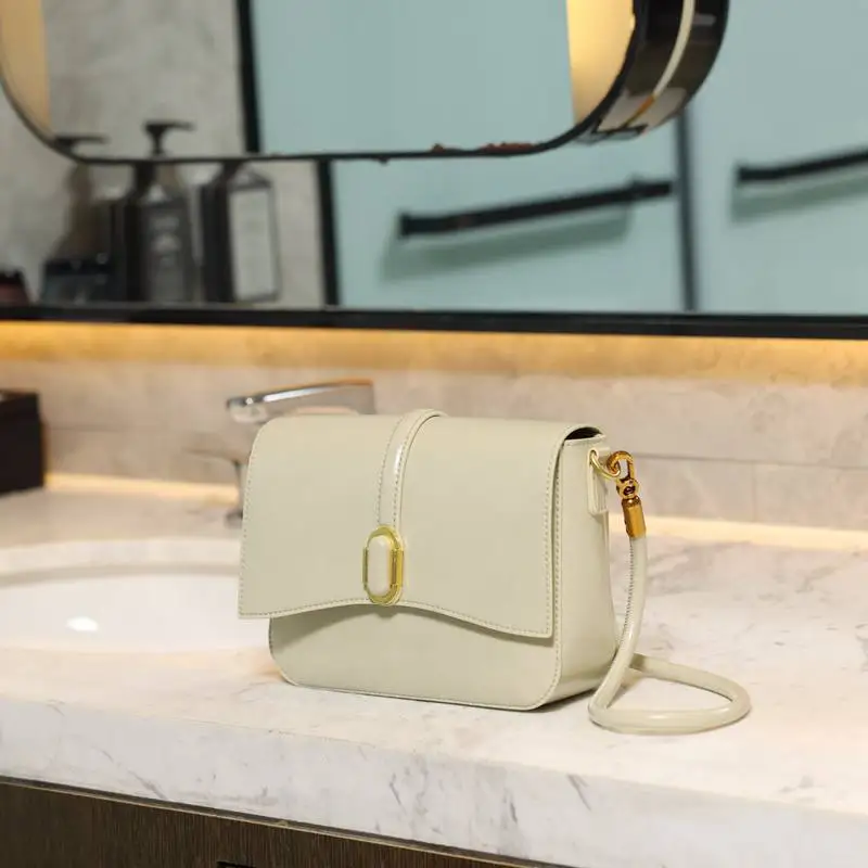 Spring and summer new PU leather women's handbags luxury high quality vintage multifunctional off-road one-shoulder armpit bag
Spring and summer new PU leather women's handbags luxury high quality vintage multifunctional off-road one-shoulder armpit bag