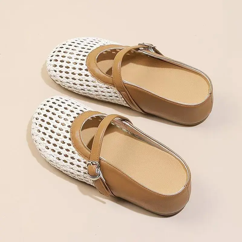 Women Leather Baotou Hollow Out Flat sole Slippers Summer New Soft sole Non Slip Increased Internal Outdoor Half slippers Sandal
Women Leather Baotou Hollow Out Flat sole Slippers Summer New Soft sole Non Slip Increased Internal Outdoor Half slippers Sandal