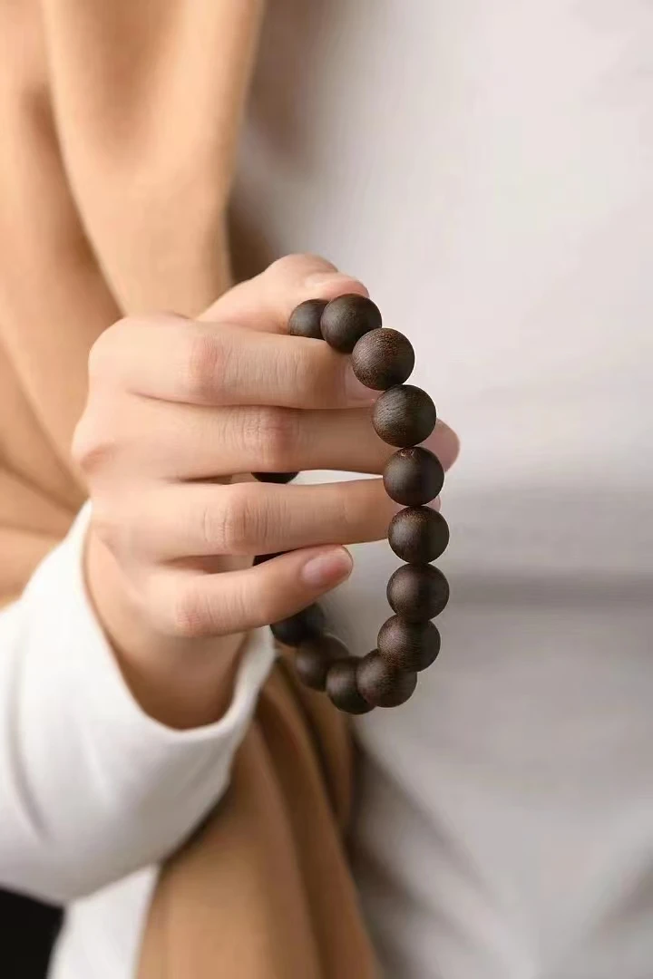 Natural Vietnam Nha Trang Butter Gingham Agarwood Men's and Women's Buddhist Beads Bracelet Vintage Charm Jewelry Lucky Charms
Natural Vietnam Nha Trang Butter Gingham Agarwood Men's and Women's Buddhist Beads Bracelet Vintage Charm Jewelry Lucky Charms