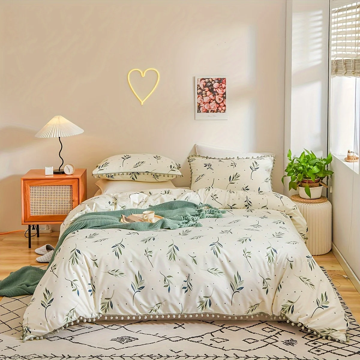 Модные, простые и свежие однотонные пододеяльники с маленькими шариками, комплект из трех предметов, материал из 100% полиэфирного волокна.
Модные, простые и свежие однотонные пододеяльники с маленькими шариками, комплект из трех предметов, материал из 100% полиэфирного волокна.