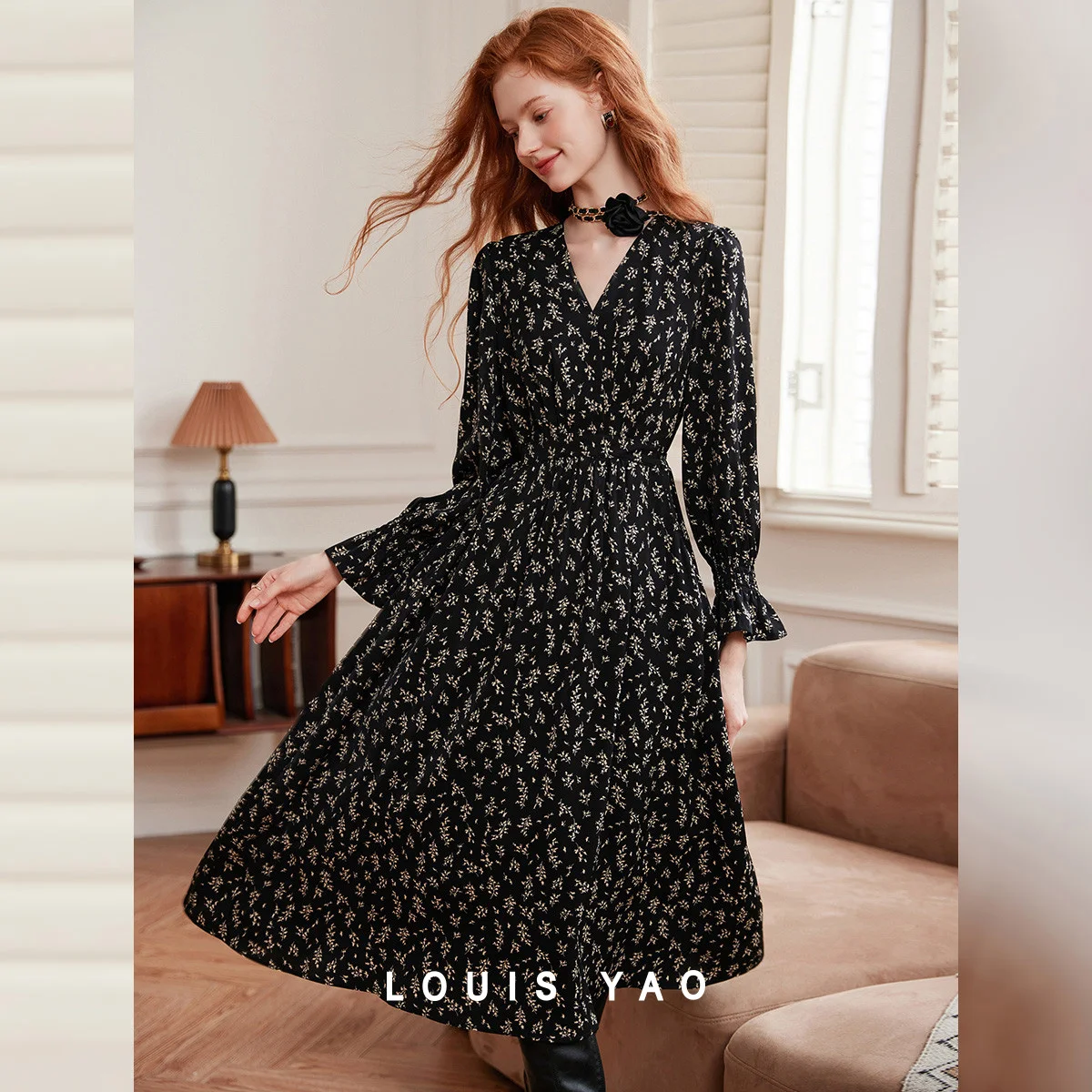 LOUIS YAO Retro Black Printed Floral Skirt 2025 Autumn Long Sleeve Long Dress Non Elastic Slim Fit Hooded V-neck Women's Dress
LOUIS YAO Retro Black Printed Floral Skirt 2025 Autumn Long Sleeve Long Dress Non Elastic Slim Fit Hooded V-neck Women's Dress