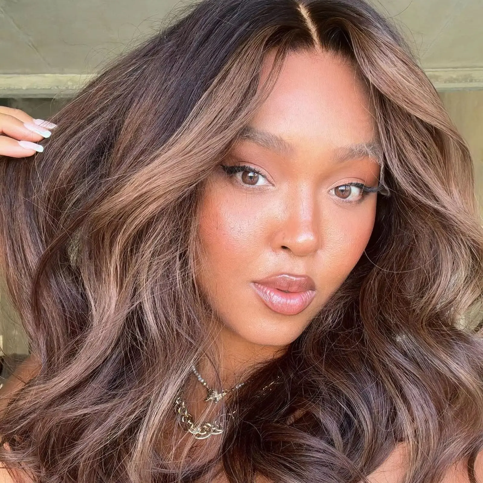 Темно-шоколадно-коричневый высококачественный синтетический кружевной фронтальный парик Модный свободный волнистый парик Futura Свободная часть Парик премиум-класса на распродаже
Темно-шоколадно-коричневый высококачественный синтетический кружевной фронтальный парик Модный свободный волнистый парик Futura Свободная часть Парик премиум-класса на распродаже