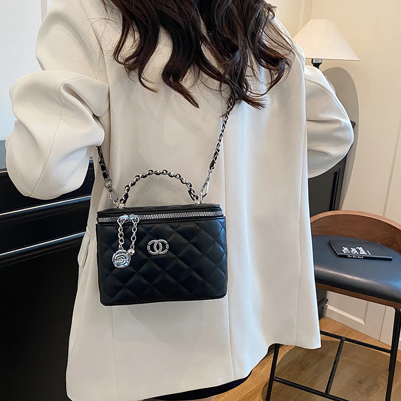 Stylish Commuter Leather Messenger Purse - Casual Vintage Crossbody Bag Women Large Capacity Trendy
Stylish Commuter Leather Messenger Purse - Casual Vintage Crossbody Bag Women Large Capacity Trendy