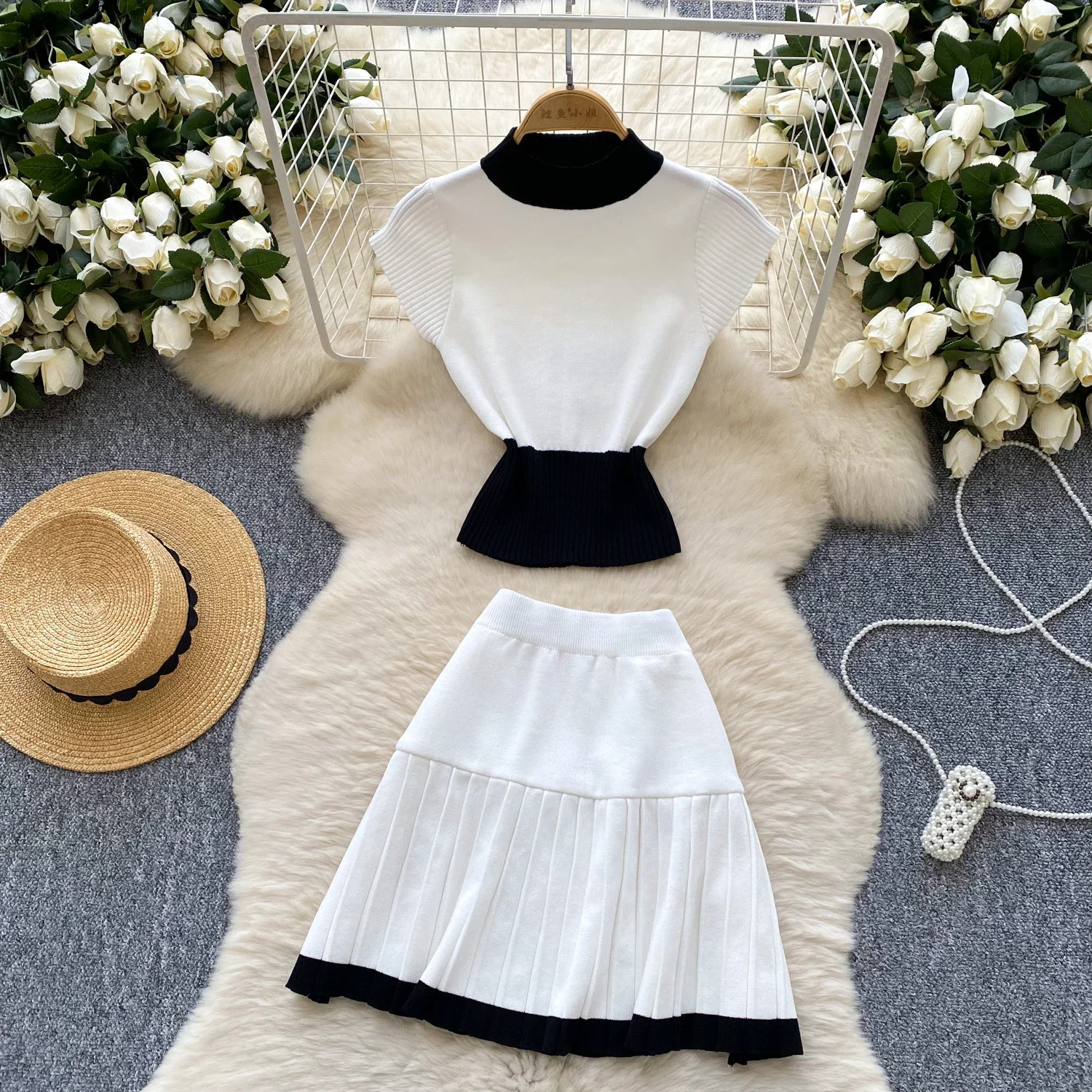 REALEFT 2025 Новые летние вязаные женские комплекты из 2 предметов в стиле пэчворк, тонкие топы и плиссированные сексуальные мини-юбки, костюм для женщин
REALEFT 2025 Новые летние вязаные женские комплекты из 2 предметов в стиле пэчворк, тонкие топы и плиссированные сексуальные мини-юбки, костюм для женщин