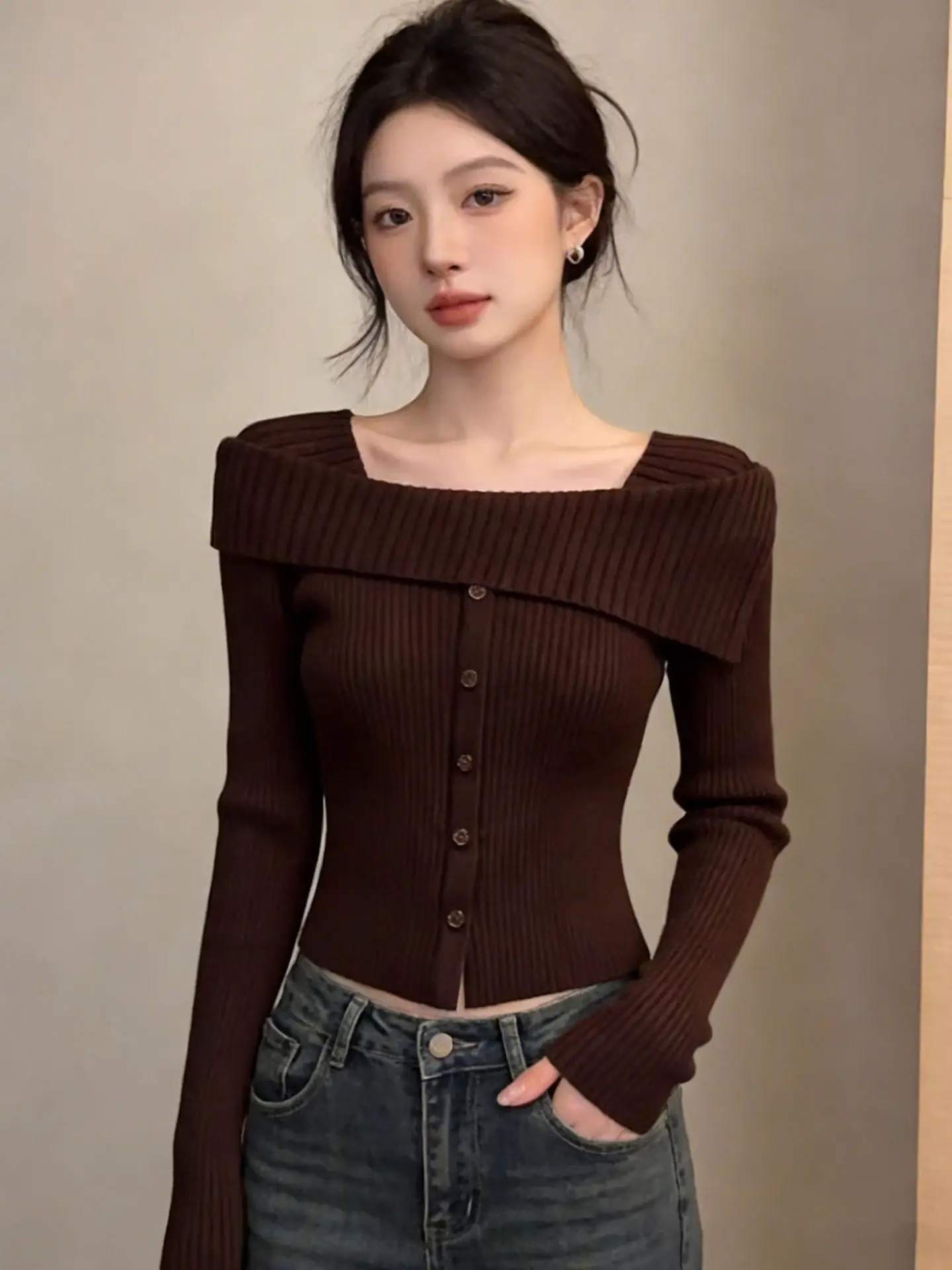 Autumn Winter Knitted Beige Sweater Women's Square Collar Base Shirt Beautiful Unique Inner Wear Casual Fashionable Top
Autumn Winter Knitted Beige Sweater Women's Square Collar Base Shirt Beautiful Unique Inner Wear Casual Fashionable Top