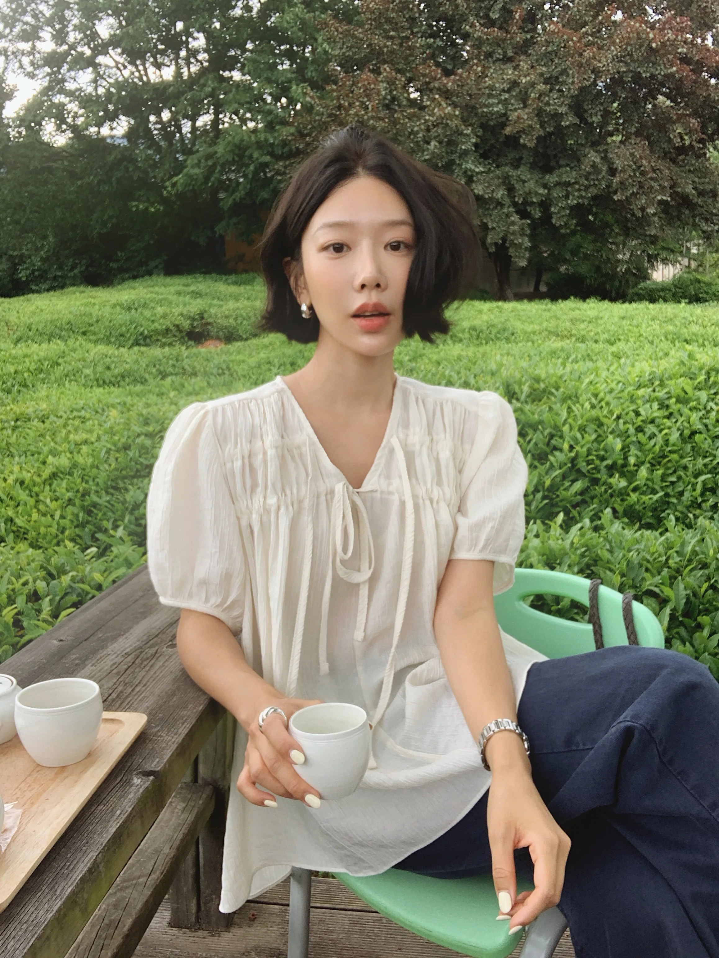 Korean Style V-Neck Bubble Sleeve Loose Fit Short Sleeve Shirt Women's Summer Fashionable Slimming Versatile Youthful Swing D...
Korean Style V-Neck Bubble Sleeve Loose Fit Short Sleeve Shirt Women's Summer Fashionable Slimming Versatile Youthful Swing D...