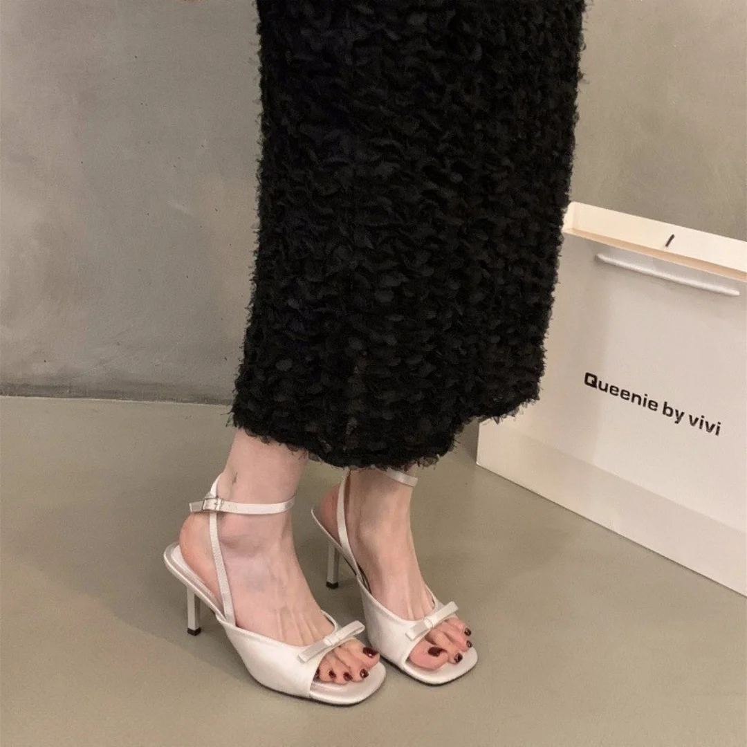 34-41 Square-toe Ankle Strap Satin fabric Sandals Woman High Heels talon pointu Shoes Ladies One-word Buckle Sweet Bow Sandalias
34-41 Square-toe Ankle Strap Satin fabric Sandals Woman High Heels talon pointu Shoes Ladies One-word Buckle Sweet Bow Sandalias