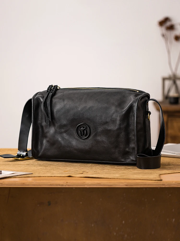 Outdoor casual first layer cowhide men large-capacity crossbody bag travel sports handmade genuine leather fitness shoulder bag
Outdoor casual first layer cowhide men large-capacity crossbody bag travel sports handmade genuine leather fitness shoulder bag